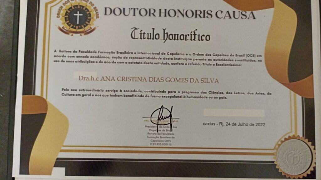 Título Dra. Honóris Causa concedido à secretária da Ajô Nilê.