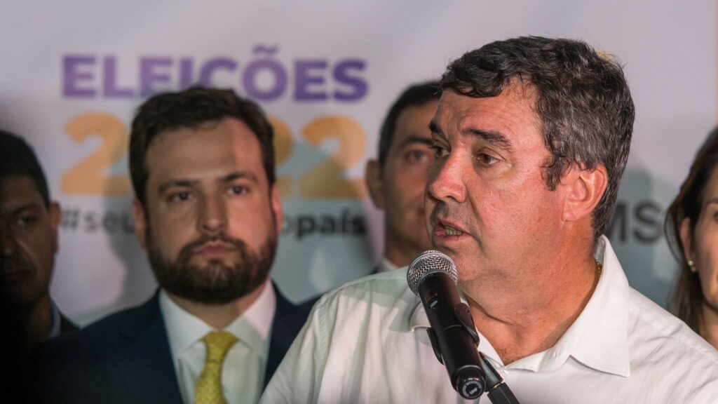 Esse é Riedel, em 30 de outubro de 2022, quando foi anunciado vencedor das eleições e futubro governador de Mato Grosso do Sul. Foto: @teroqueiroz | @tetarinetv 