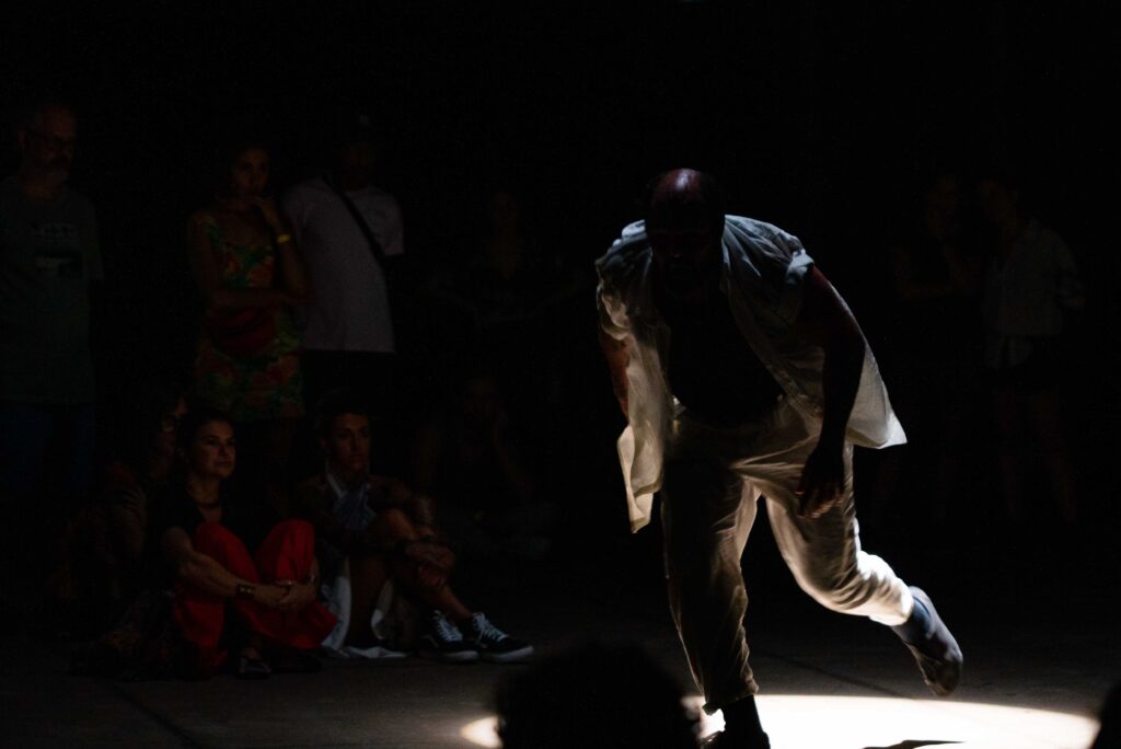 André Tristão apresenta "Eu preciso Que Vocês Me Escutem" no Armazém Cultural no domingo, 29 de janeirro de 2022. Foto: @teroqueiroz | @teatrinetv