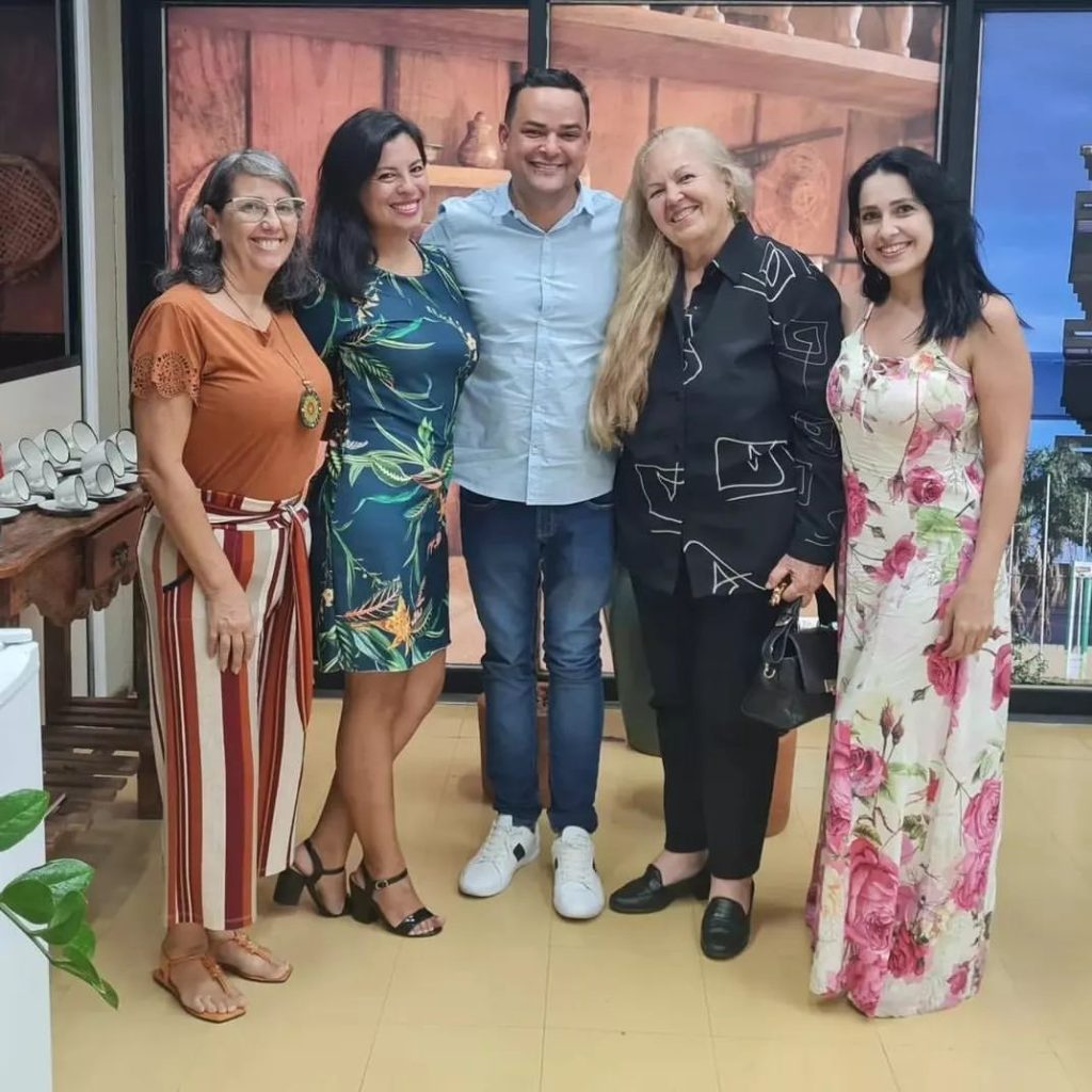 (Esq/dir: Denise Zamboni, Carina Zamboni, Max Freitas, Jane Arguello e Natália Basseto). Foto: Instagram