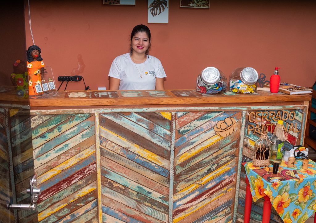 (3.jun.23) - Gerente-administrativa do restaurante Cerrado Pantanal, Ana Paula. Foto: Tero Queiroz | TeatrineTV