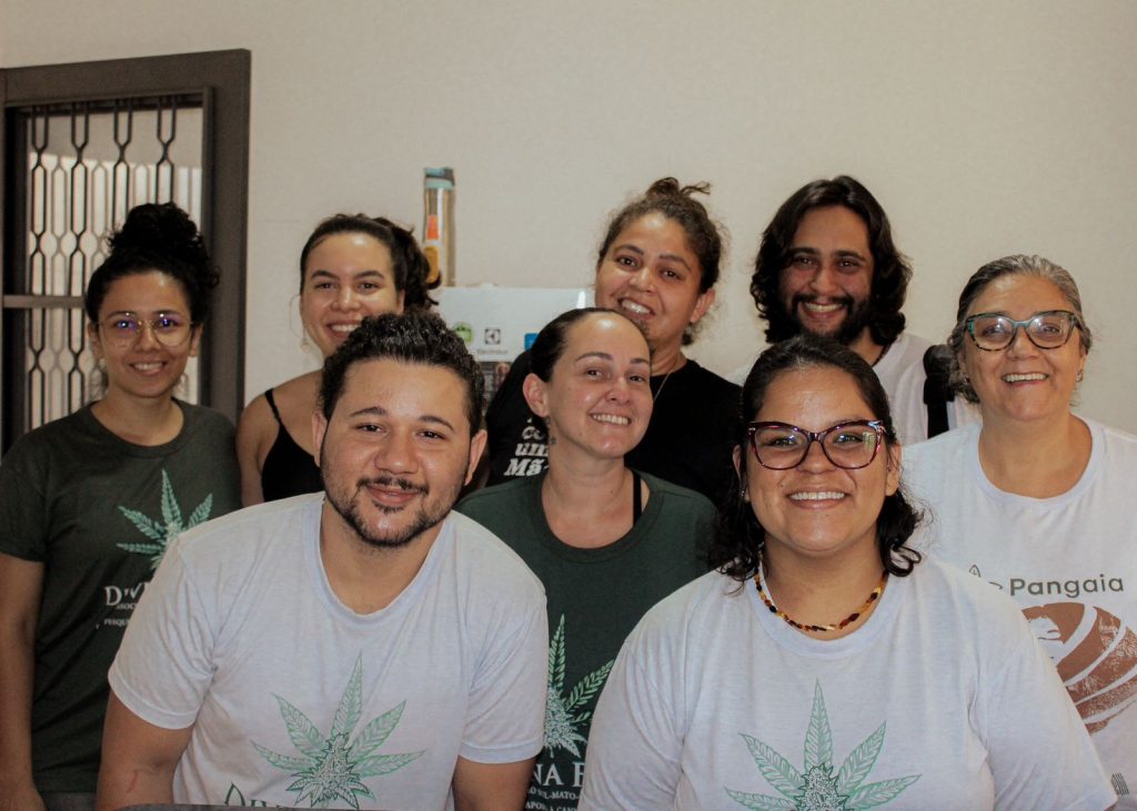 Equipe do Divina Flor: Angelita Mansur, Amanda Reis, Bruno Barbosa, Larissa Finotti, Daiany Dias, Felipe Nechar, Jéssica Camargo e Fátima Carvalho. Foto: Divulgação 