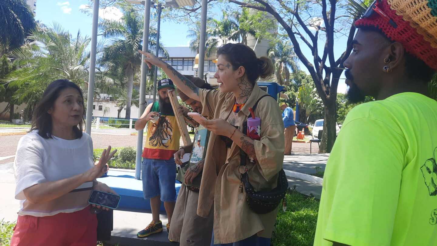 (11.dez.23) - A vereadora Luiza Ribeiro foi barrada ao tentar participar da reunião como legisladora que apoia a causa as cobranças dos artistas. Foto: Tero Queiroz