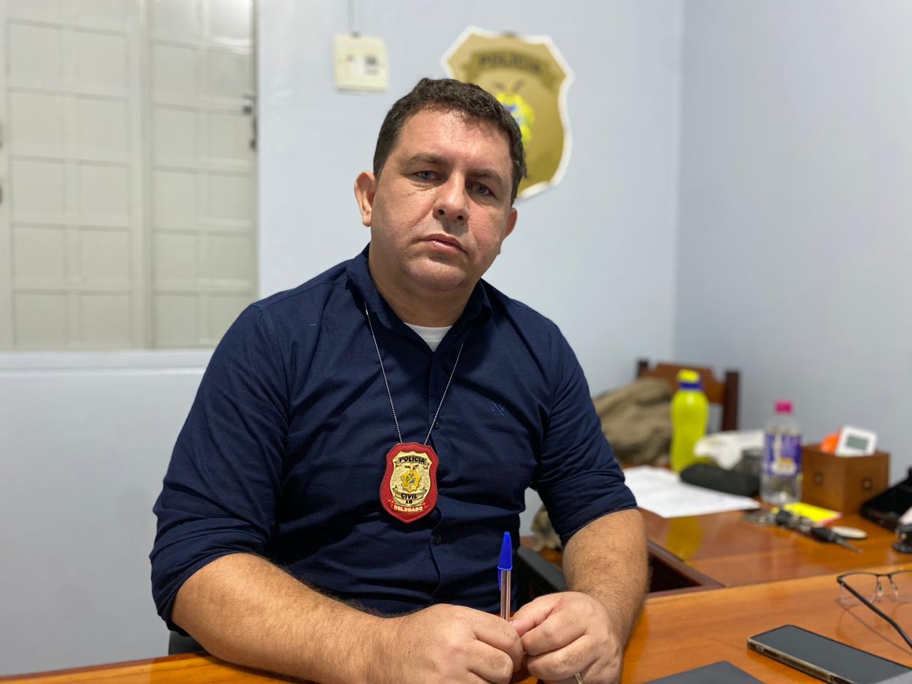 O delegado Valdinei Silva, titular da unidade policial de Presidente Figueiredo. Foto: Jean Palheta/PC-AM.