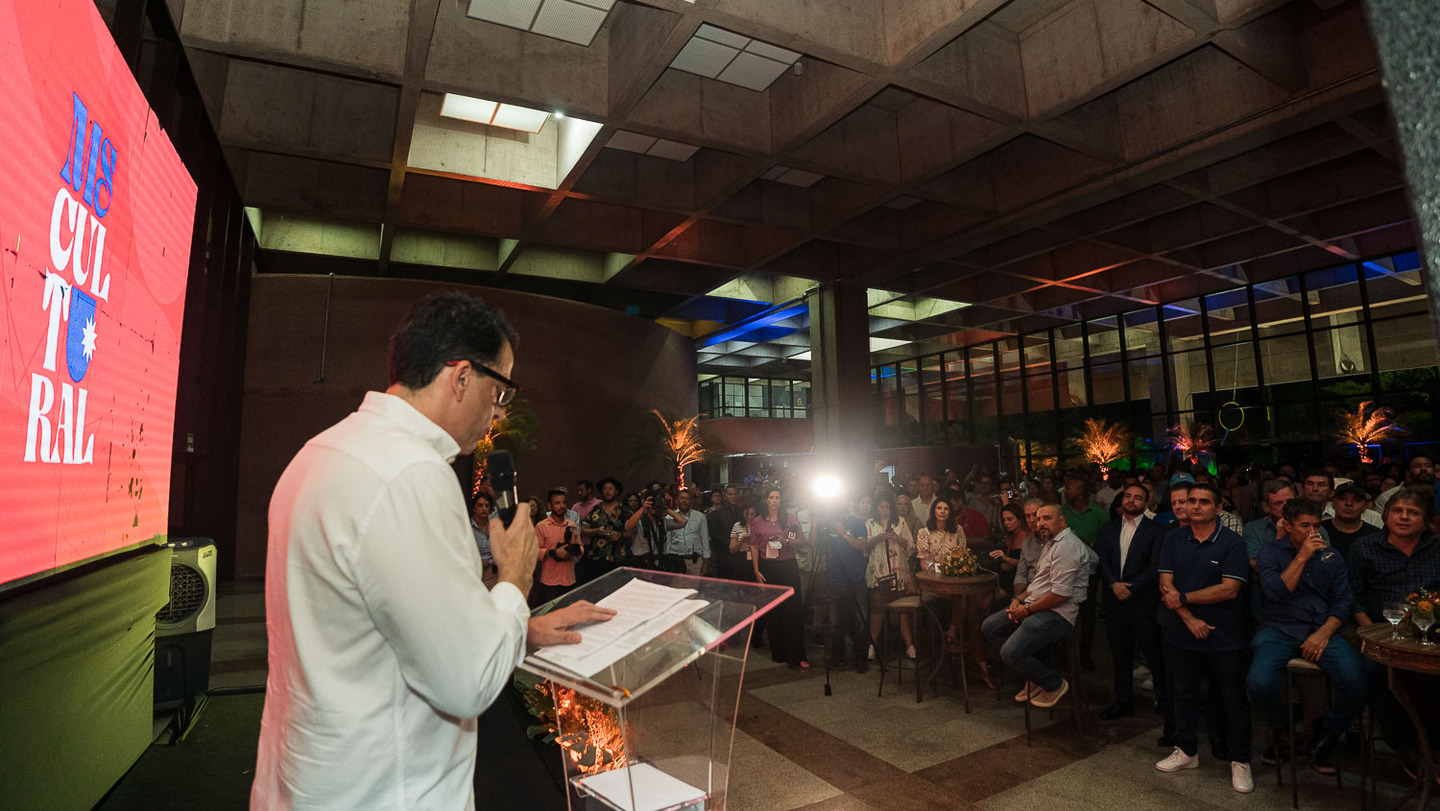 (5.fev.24) - Eduardo Mendes, chefe da FCMS, durante discurso no lançamento do MS Cultural. Foto: Tero Queiroz 