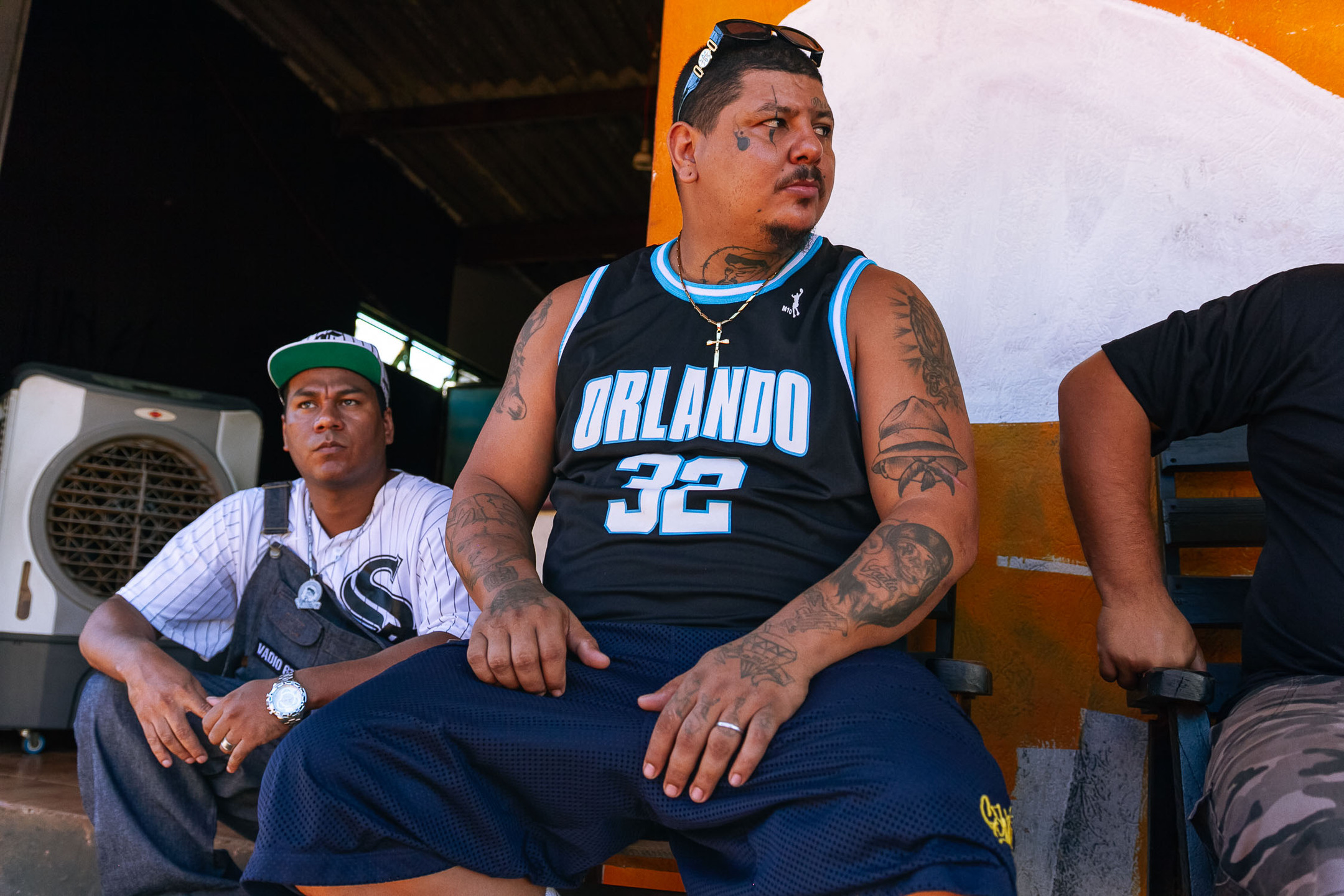 (29.fev.24) - Bodão fala sobre o lançamento do álbum da Vadios67 'Original Quebrada', em entrevista na varanda do seu estúdio 'Tattoo Bodão', em Campo Grande (MS). Foto: Tero Queiroz