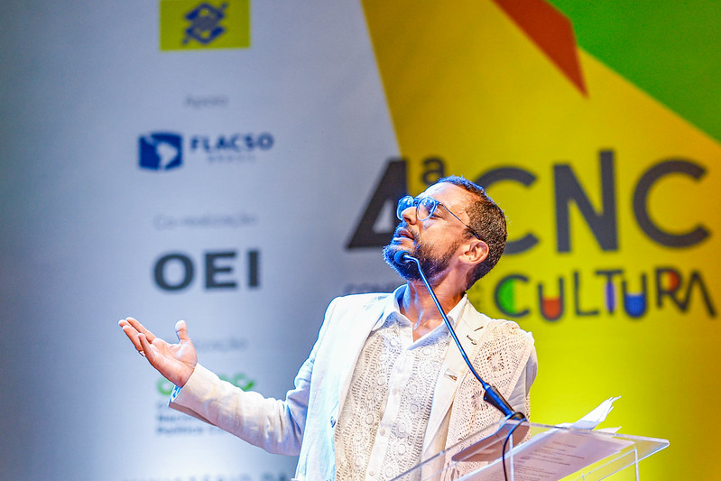 (04.mar.24) - O poeta Antônio Marinho durante apresentação na 4ª Conferência Nacional de Cultura (CNC) em Brasília. Foto: Ricardo Stuckert / PR