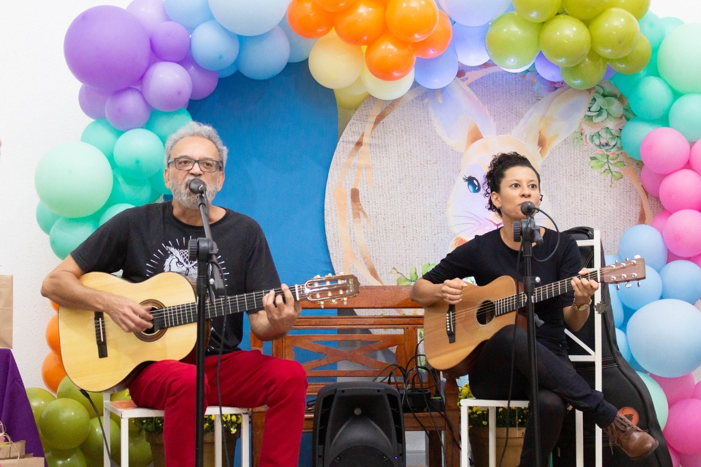 Ju e Jerry durante apresentação na AACC. Foto: Reprodução