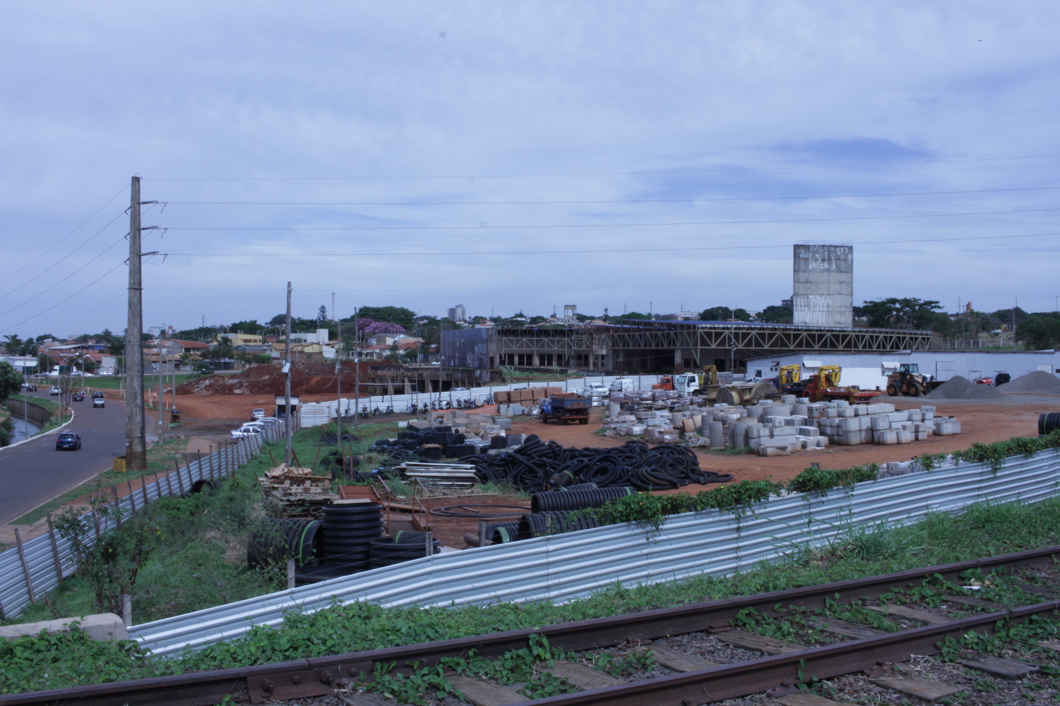 Há quase três décadas e meia obra está paralisada  em Campo Grande (MS). Foto: Tero Queiroz 
