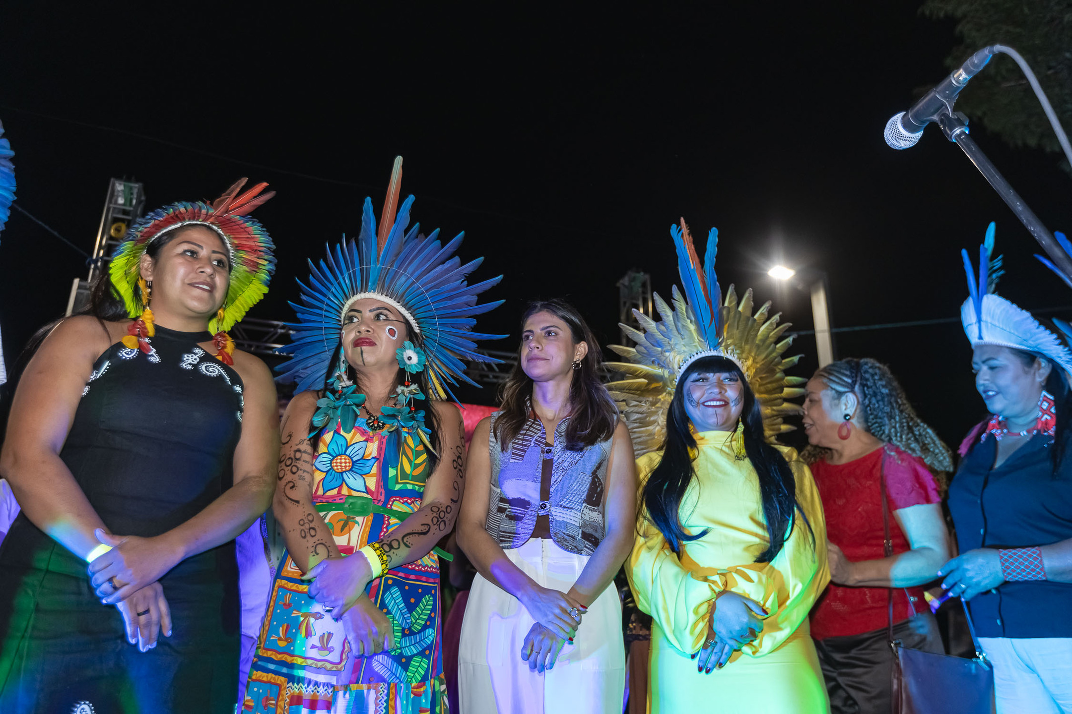 As deputadas federais Célia Xakriabá e Camila Jara na inauguração da Embaixada Indígena em Campo Grande (MS). Foto: Tero Queiroz 