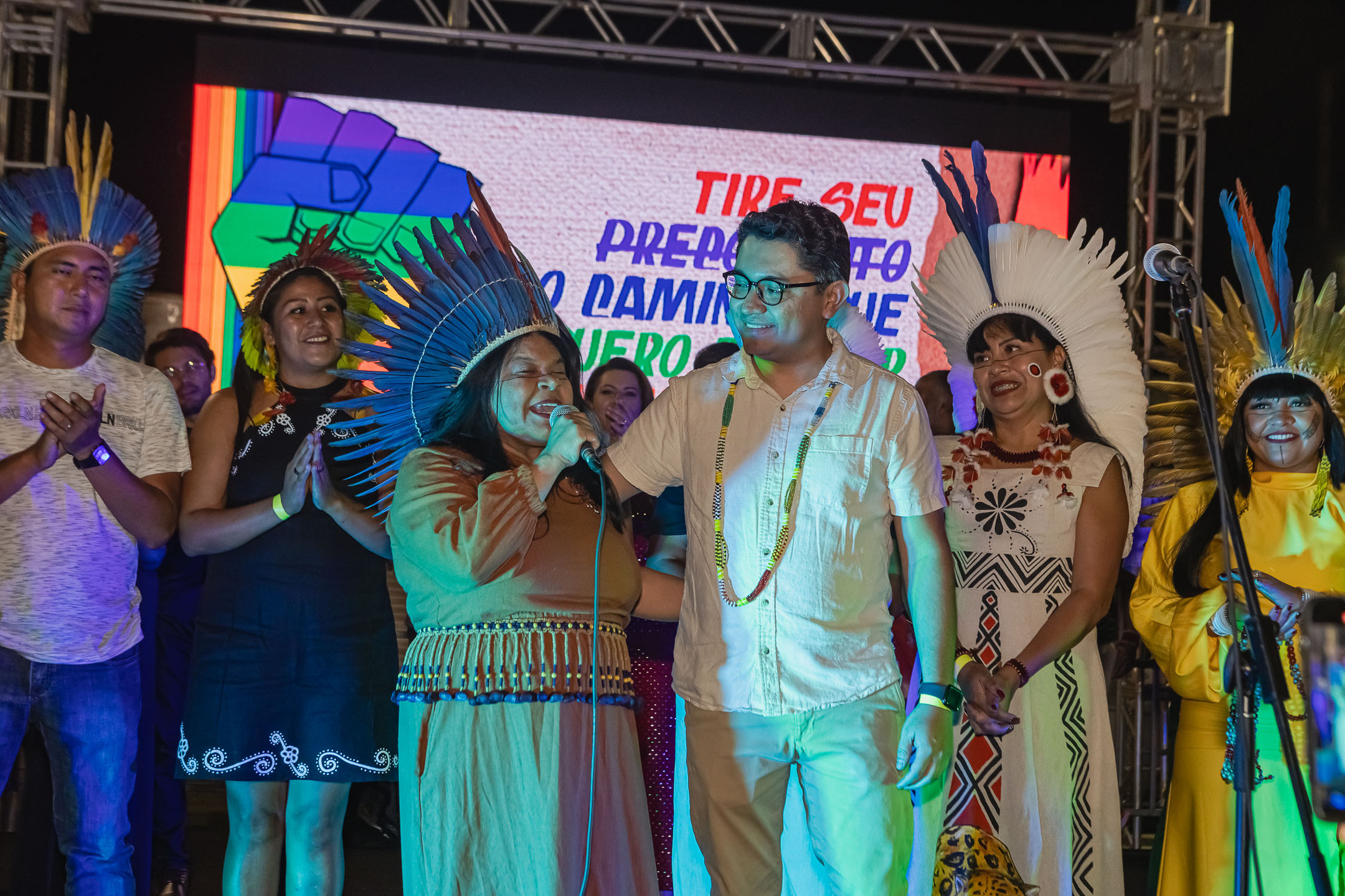 Eloy Terena ao lado da Ministra dos Povos Indigenas, Sonia Guajajara, na inauguração da Embaixada Indígena em Campo Grande (MS). Foto: Tero Queiroz