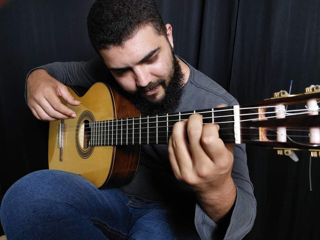 Violinista Gabriel dos Santos, projeto ASL-UFMS.