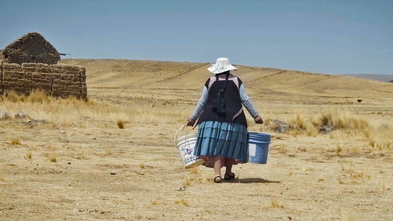 Cinema Ambiental / Curta-Metragem WARMIS: GUARDIANAS DEL AGUA (Bolívia) de Paola Gabriela Quispe Quispe