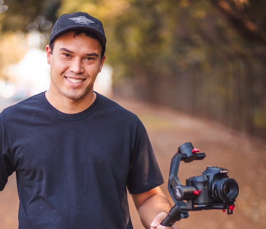 Esse é Gustavo Santana, produtor e diretor do filme 'Curupira, o Herói da Mata'. Foto: Reprodução