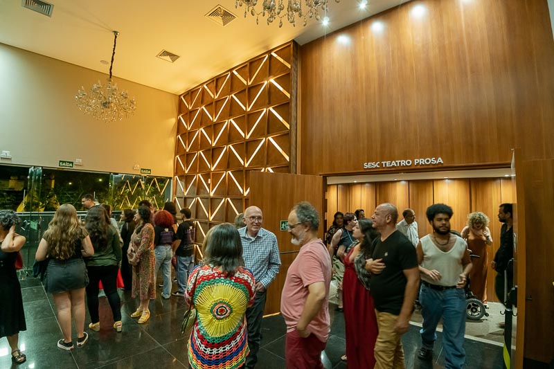 Público convidado para a pré-estreia de reinauguração do Teatro Prosa. Foto: Tero Queiroz 