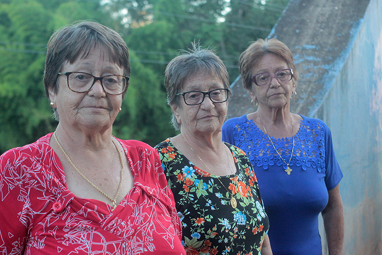 As tias trigêmeas:  Maria Etelvina, Maria Leonor e Maria Salvadora. 