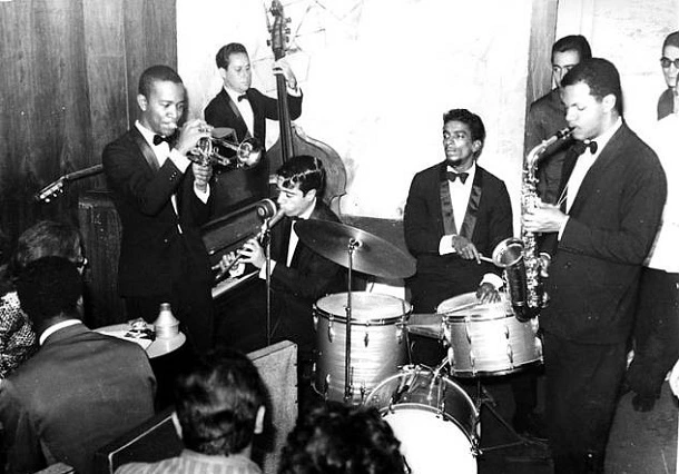 No Bottle's Bar, a primeira formação do Bossa Rio de Sergio Mendes, com Pedro Paulo (trompete), Octavio Bailly (contrabaixo), Dom Um Romão (bateria) e Paulo Moura (sax). Foto: Antônio Nery