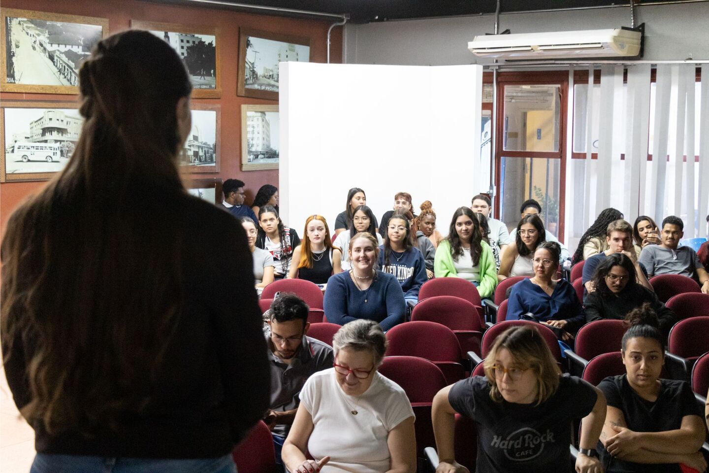 Camila Zanin ministrou formação para alunos de comunicação na UFMS. Foto: Holofote Stúdios - Henrique Kawaminami e Jéssica Kawaminami 