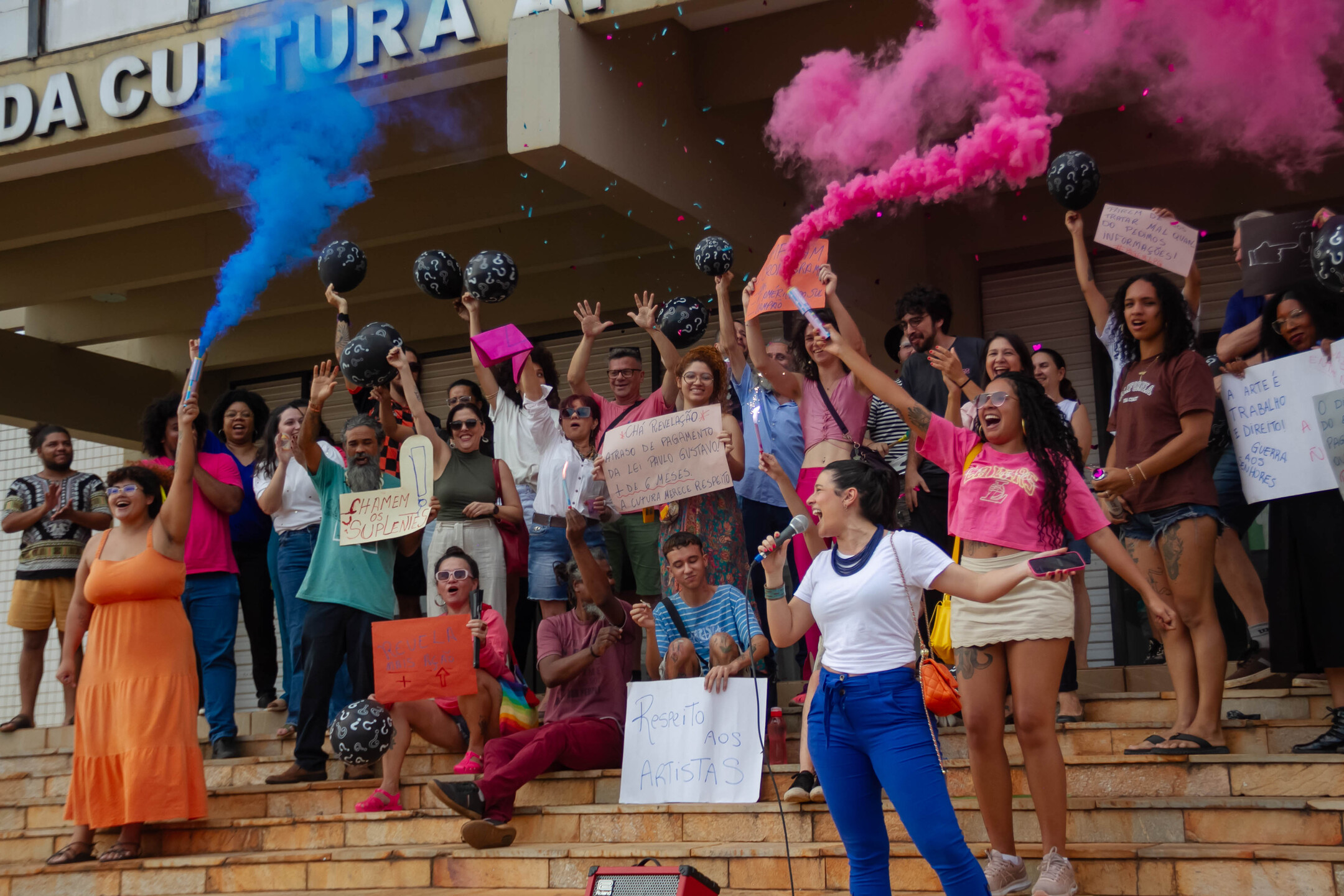 Artistas compareceram ao prédio da cultura em protesto a má gestão dos recursos enviados pelo Ministério da Cultura (MinC). Foto: Tero Queiroz