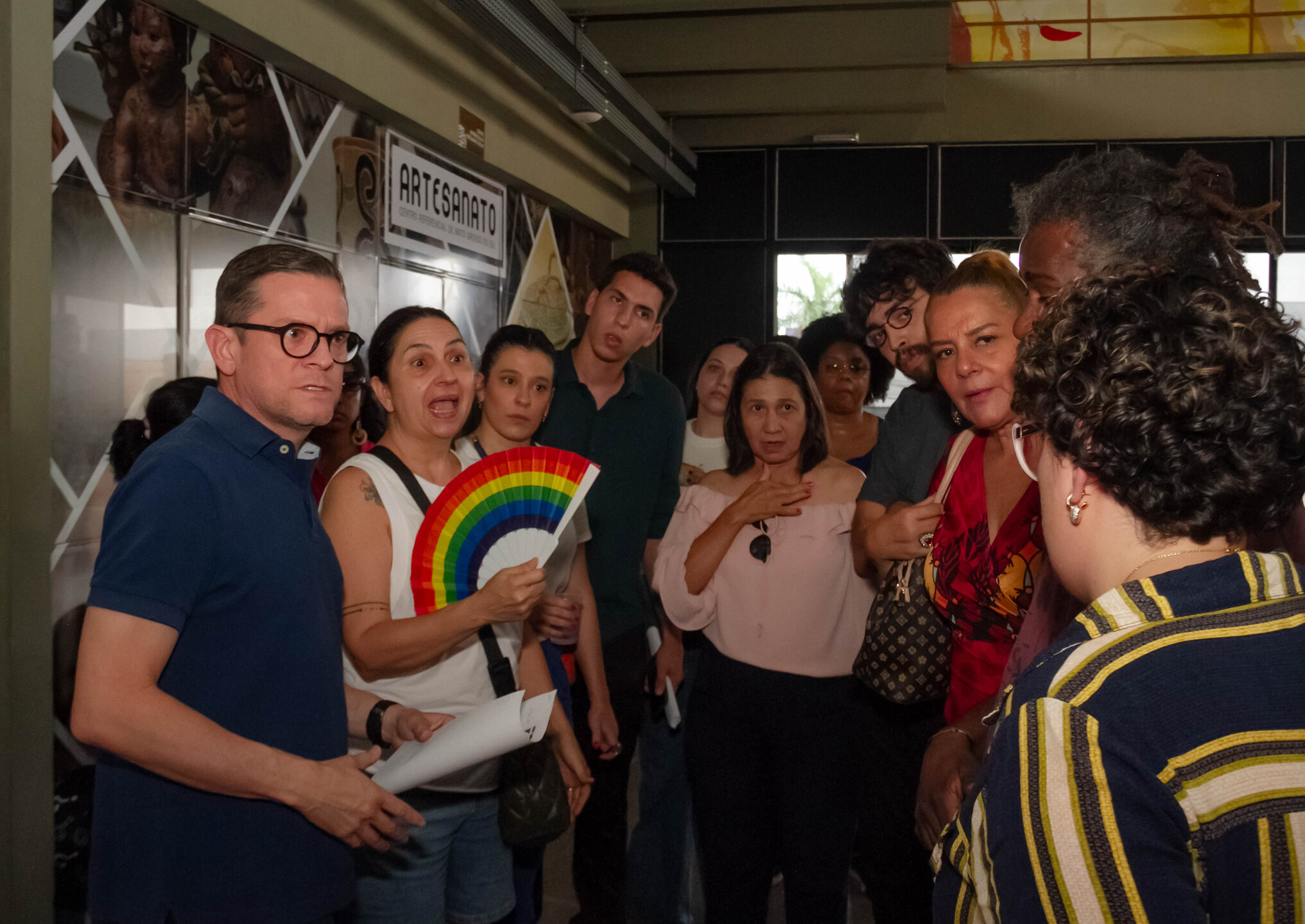 Após forte pressão dos protestantes, Carlos Heitor, diretor adjunto da FCMS, desceu para encontrar os manifestantes. Foto: Tero Queiroz 