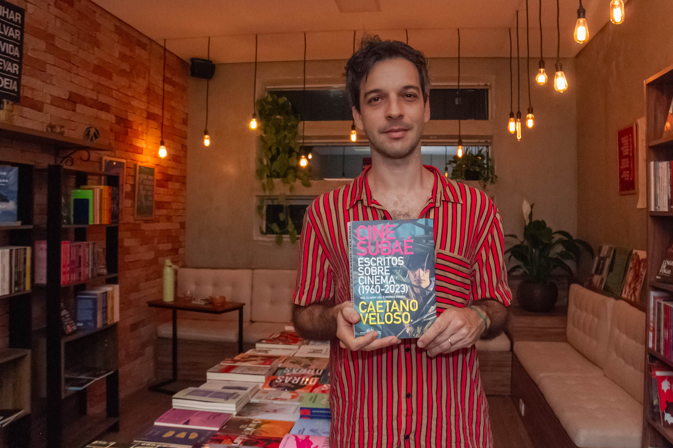 Livro está disponível na livraria Hàmor, em Campo Grande (MS). Foto: Tero Queiroz 