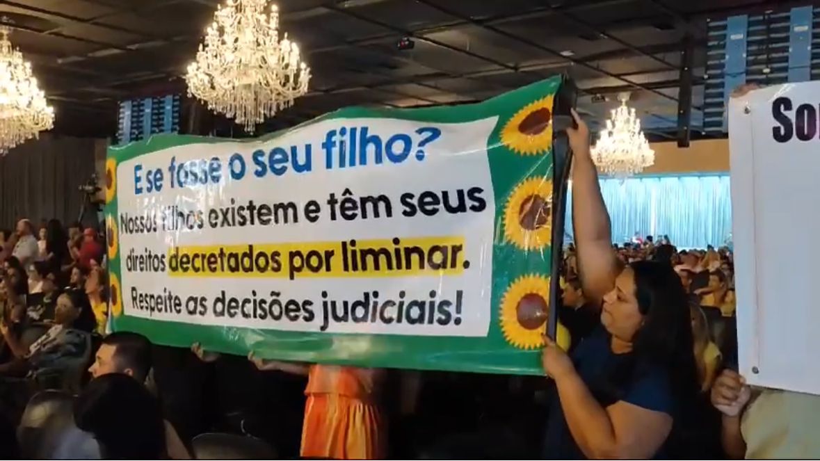 Os protestos demonstraram a insatisfação de mães atípicas para com a gestão atual da prefeitura. 