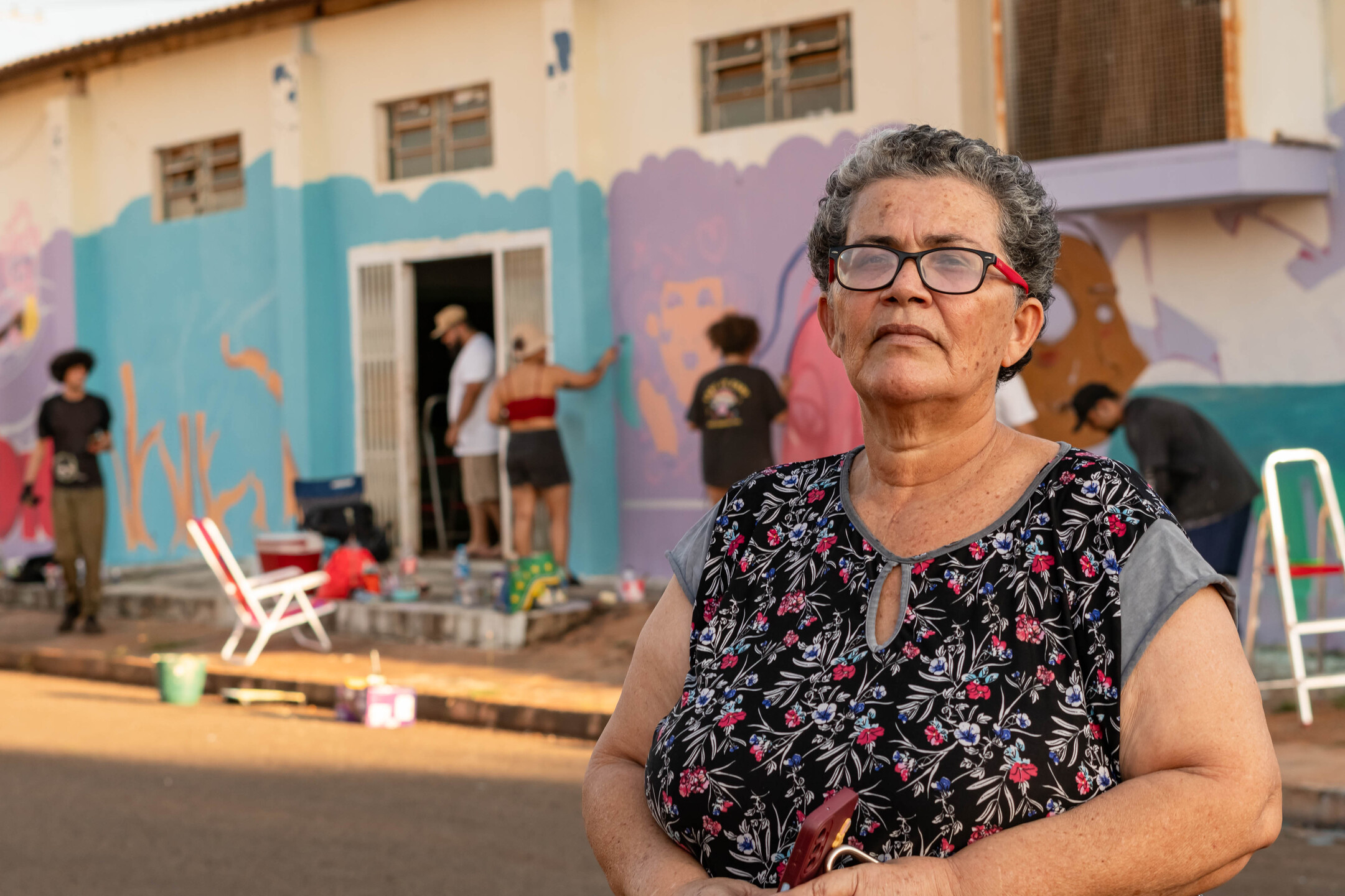 Ilma Maciel em frente a Associação dos Moradores da Vila Santa Eugênia. Foto: Tero Queiroz