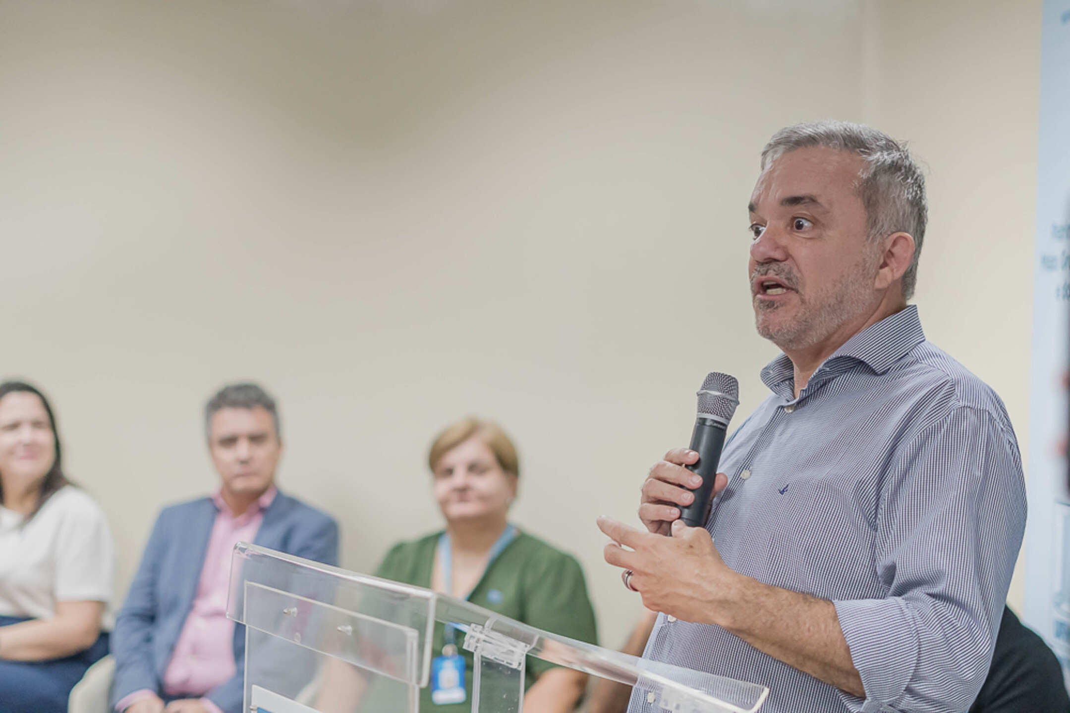 O deputado federal Vander Loubet na cerimônia de lançamento do livro na UFMS. Foto: Tero Queiroz