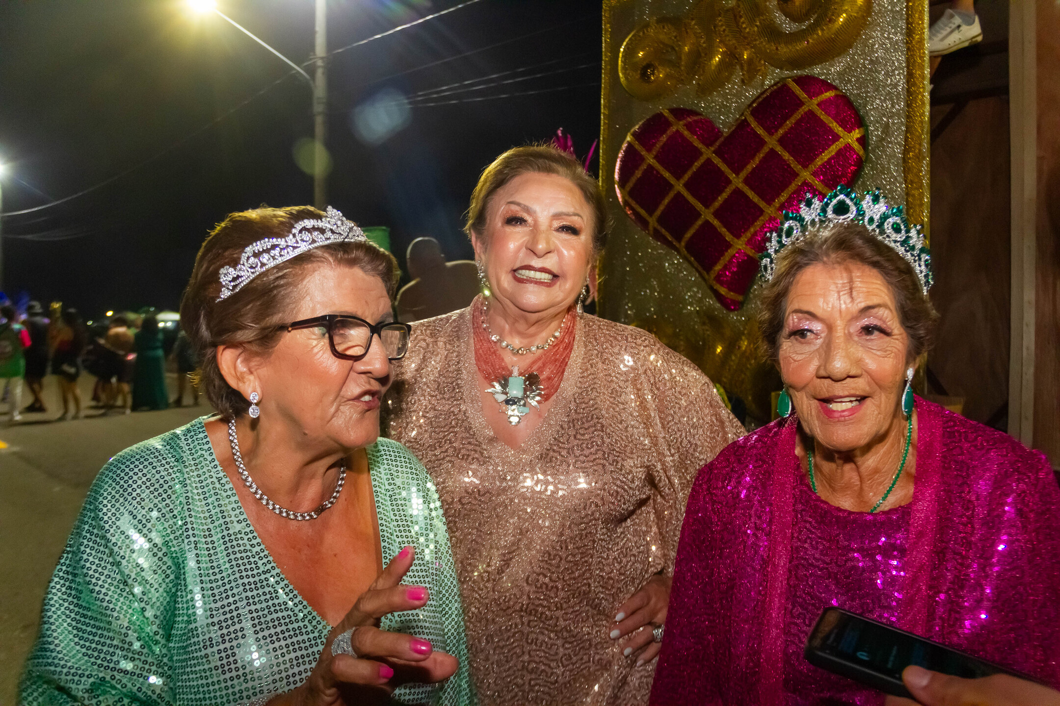 Eliane de azul, Maura e Inêz. Foto: Aly Freitas