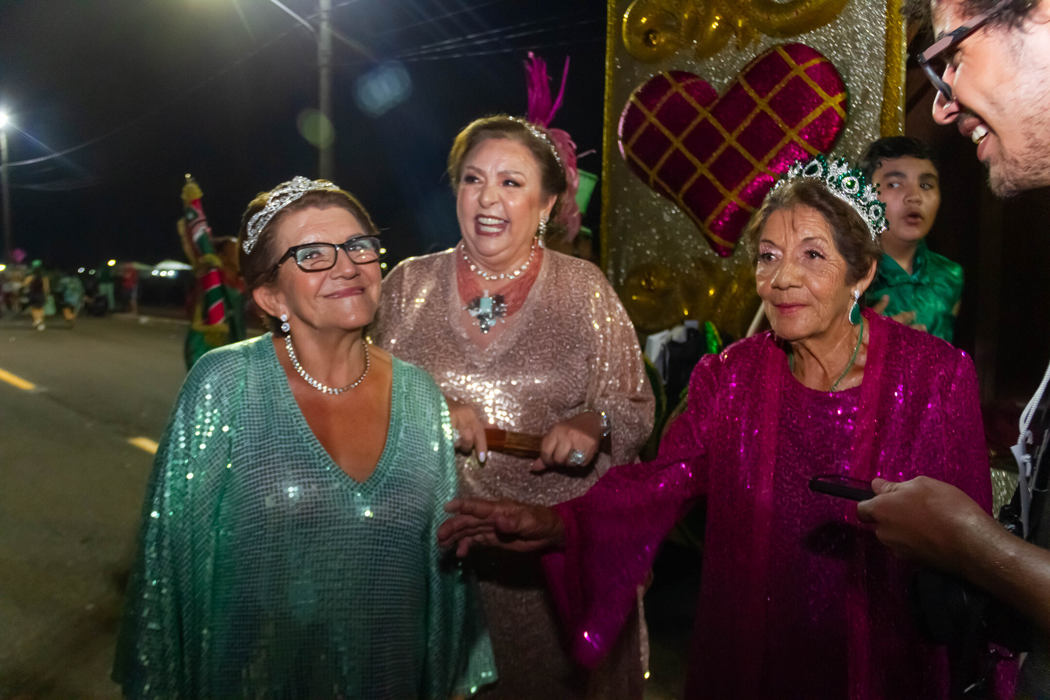 Inêz e suas amigas foram destaque no desfile da escola de samba Vila Carvalho. Foto: Aly Freitas