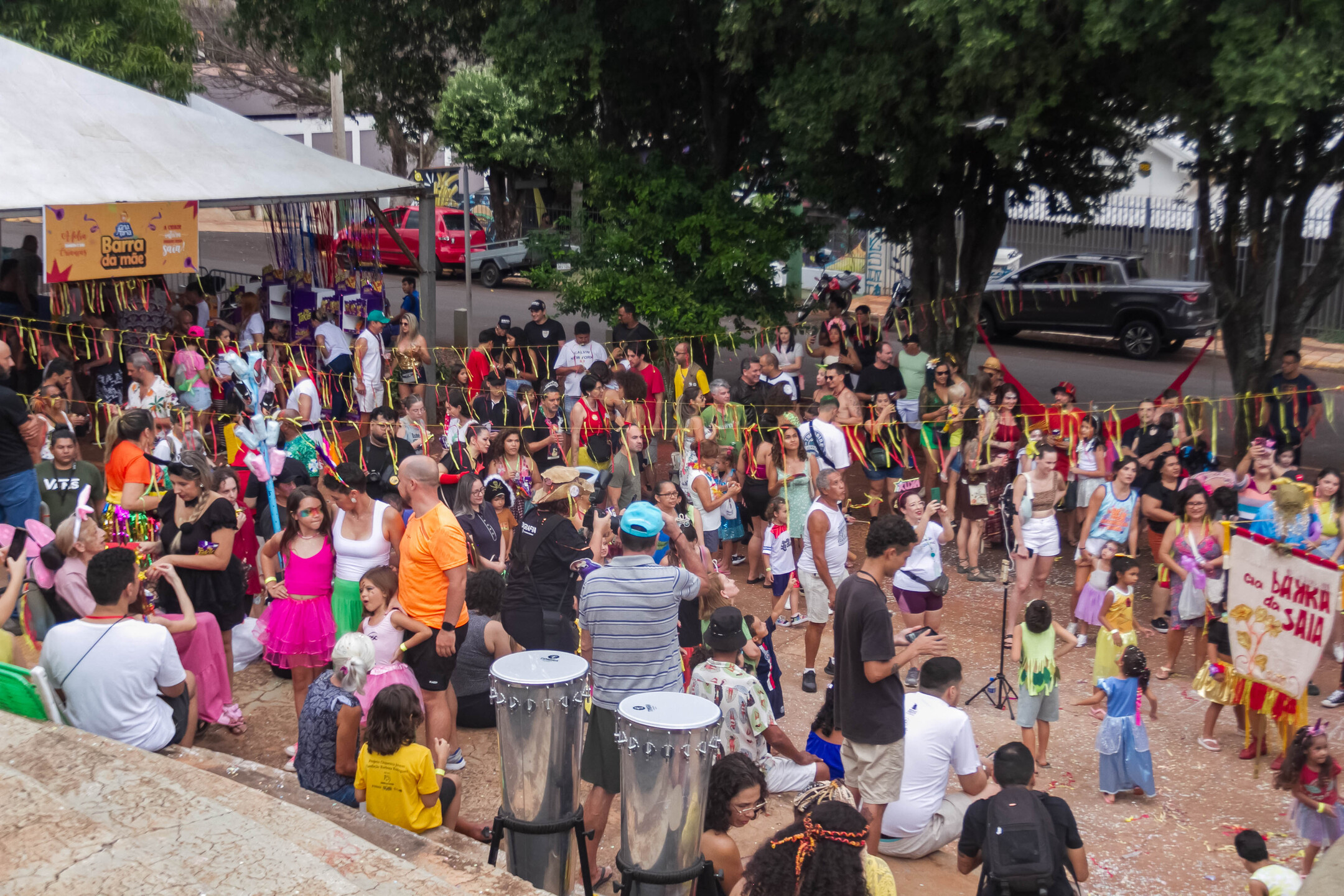 Público começava a chegar ao local quando a reportagem realizou o registro da estreia da Cia Barra da Saia. Foto: Tero Queiroz