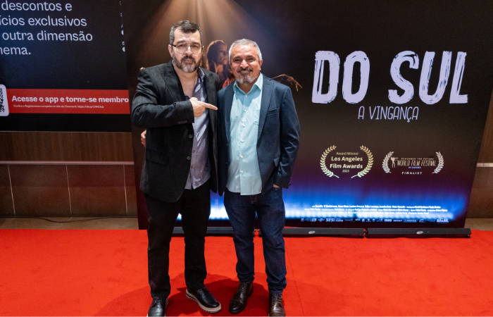 Espedito e o diretor Fábio Flecha, no Cinemark antes da sessão première do longa-metragem 'Do Sul, a Vingança'. Foto:Luiz Figueiredo