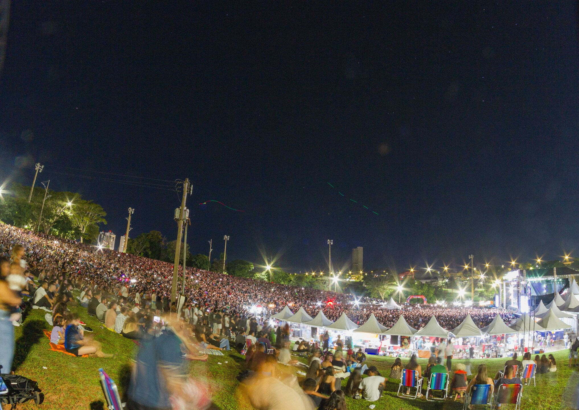 Após 10 minutos do início do show, várias pessoas começaram a ir embora. Foto: Tero Queiroz