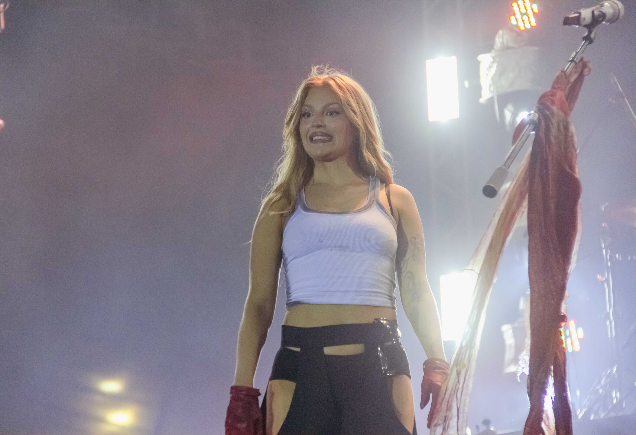 Com performance mediana, Luisa Sonza abriu a nova edição do MS Ao Vivo em Campo Grande (MS). Foto: Tero Queiroz