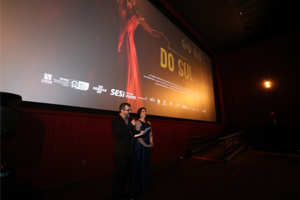 Tânia Sozza e Fábio Flecha na abertura da sessão première do filme 'Do Sul, A vingança', realizada na noite de 12 de maio no Cinemark, em Campo Grande (MS). Foto: Luiz Figueiredo