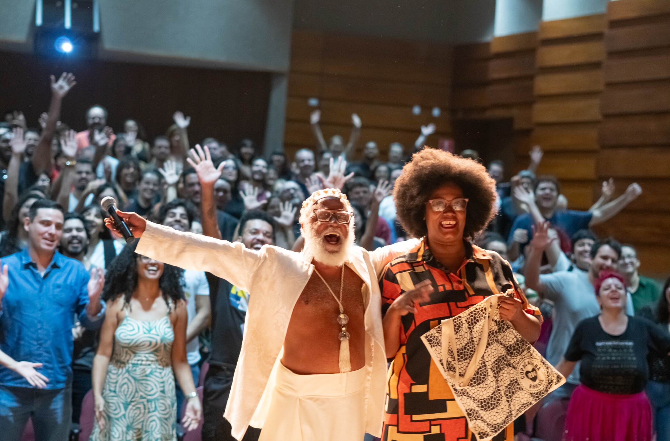 Hilton Cobra se apresentou para o Teatro Sesc Prosa cheio em Campo Grande (MS). Foto: Tero Queiroz