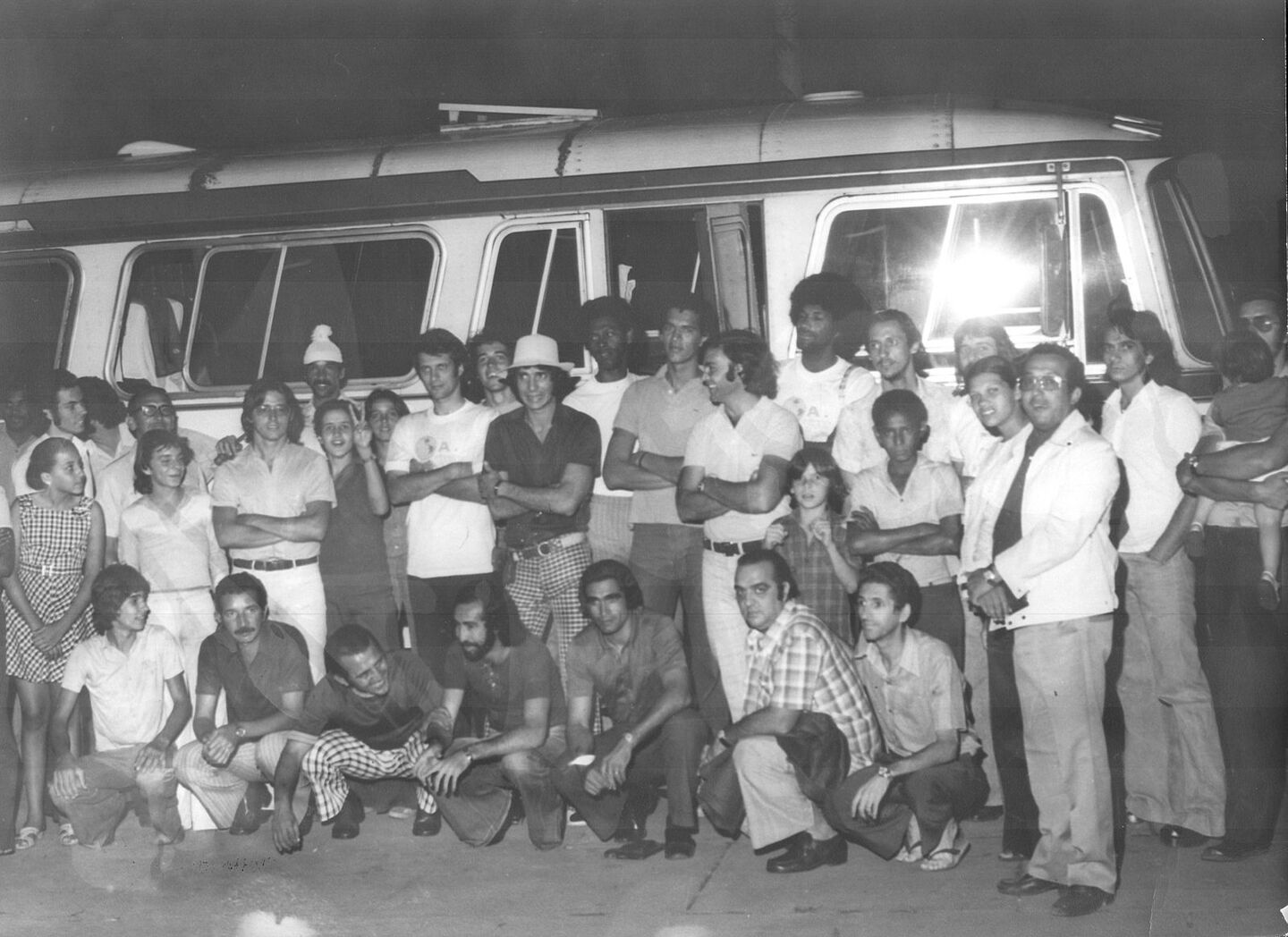 Delegação do Vila embarque para o Mundial - Foto Hélio de Oliveira (O Popular) 1974.