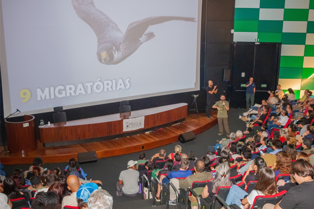 Menq ofereceu um panorama sobre Aves de Rapina em palestra ao público do Cine Aves 2025. Foto: Tero Queiroz