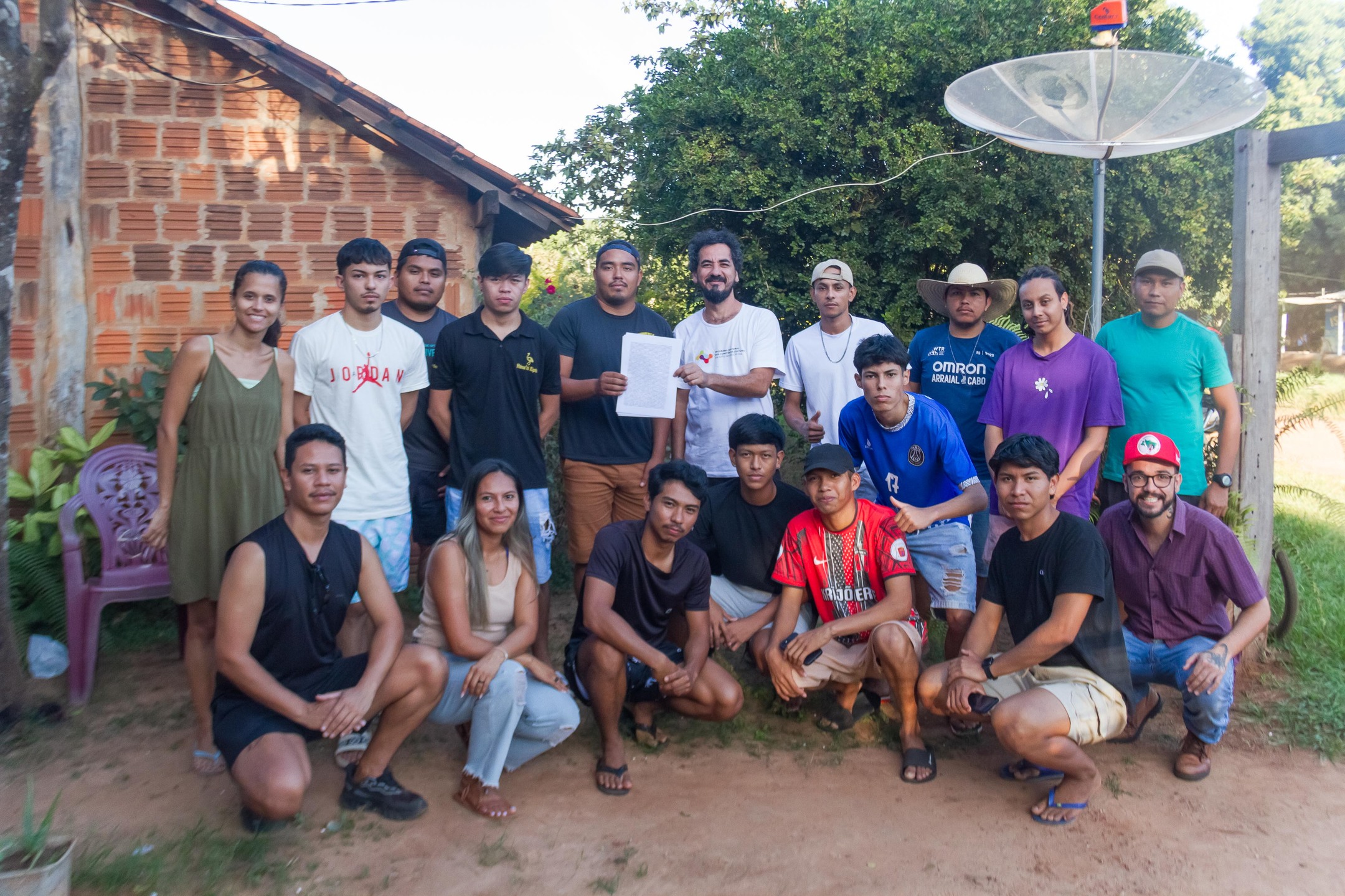 Equipe do CCMS e os membros fundadores da Associação de Dança Haná'iti Kipâe'. Foto: Tero Queiroz)