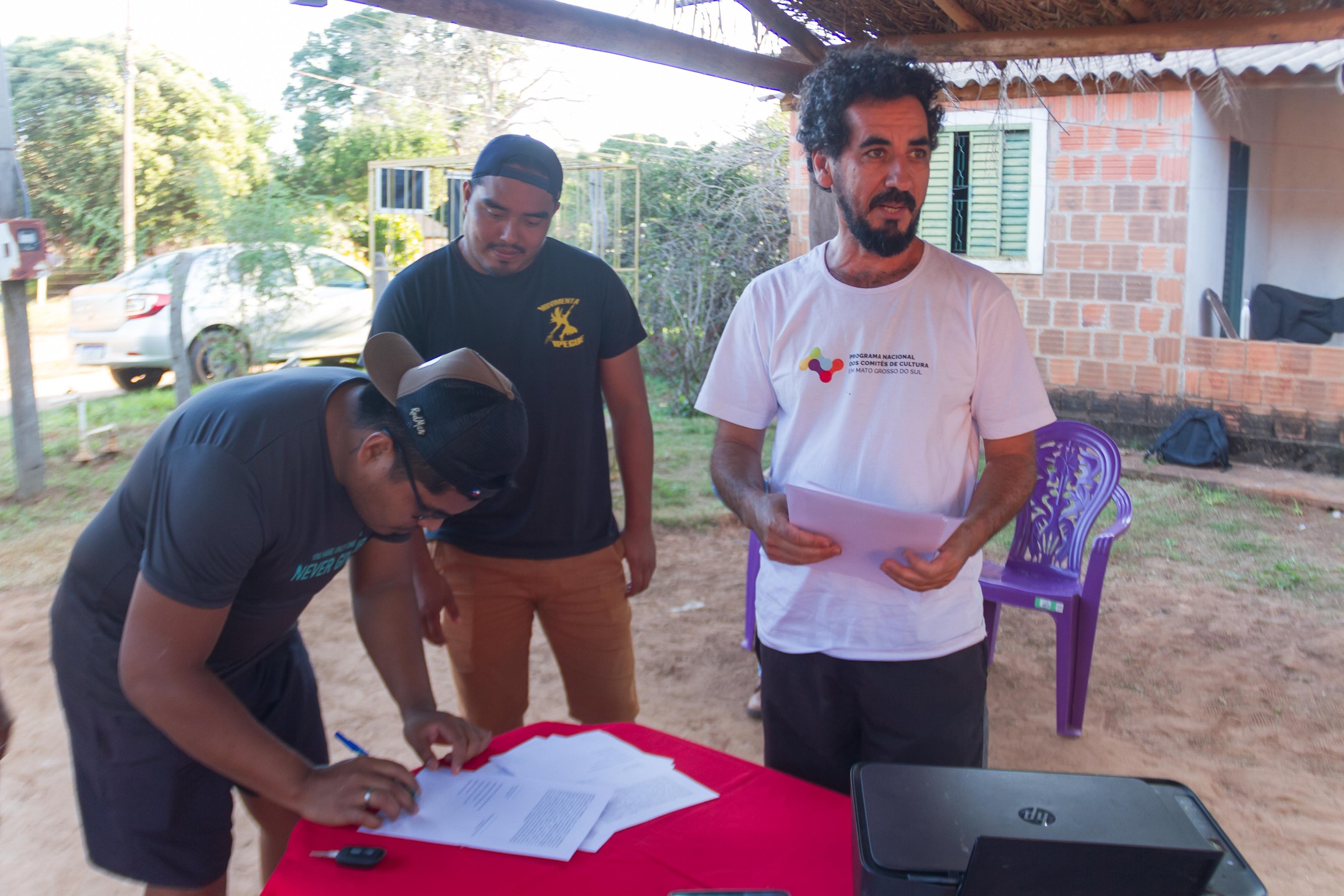 Anderson Lima conduz assessoria técnica para indígenas da Terra Indígena Taunay Ipegue. Foto: Tero Queiroz