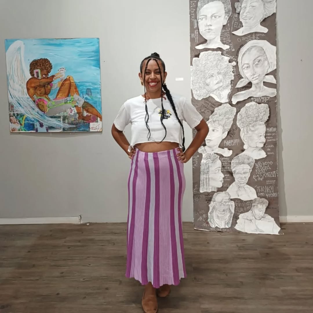 Érika Pedraza durante a abertura da Exposição Reafirmando Territórios no espaço Casa de Cultura (Campo Grande) junto ao Coletivo Enegrecer. Foto: Syunoi