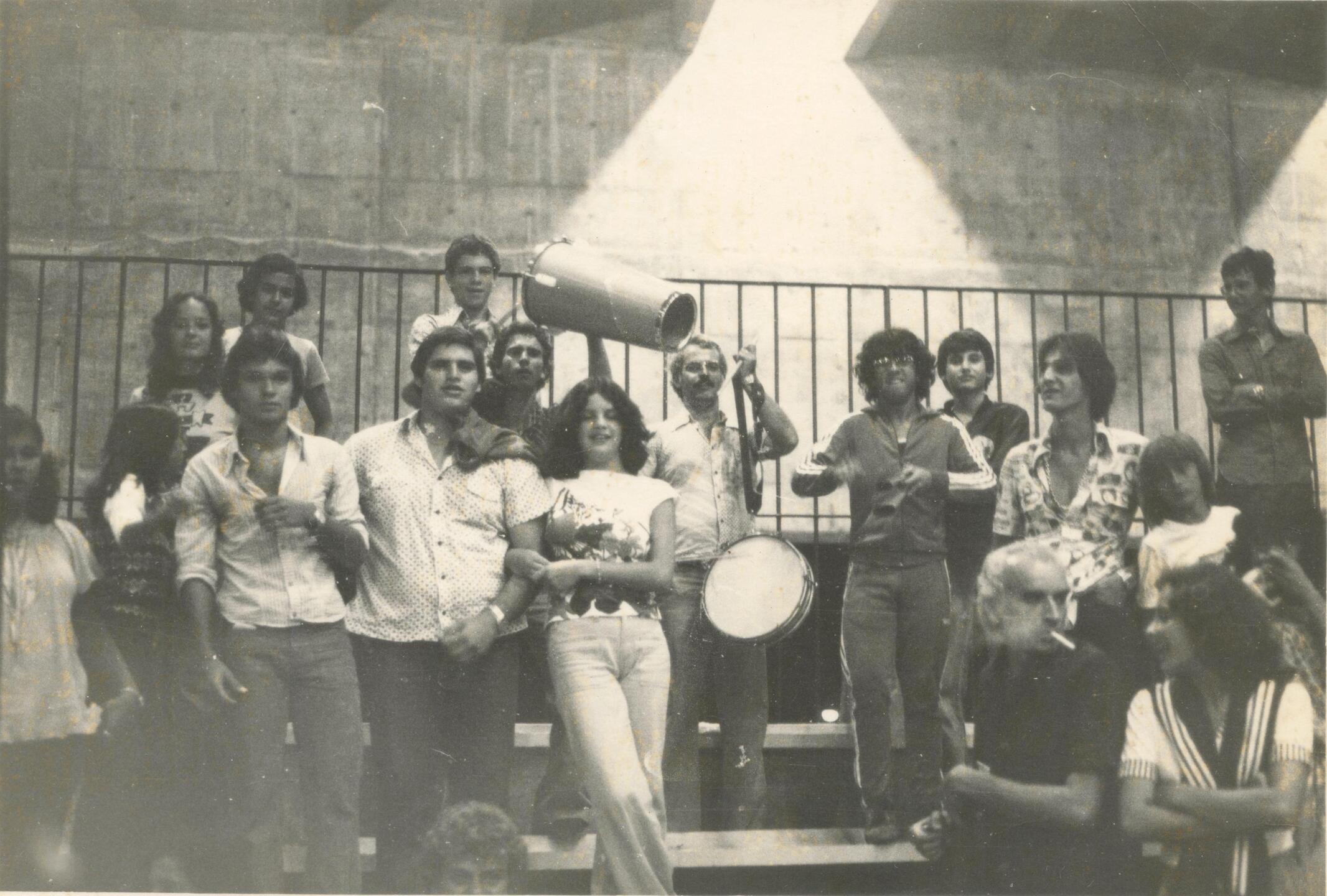 Torcida no Ginásio da Esefego - 1972 - Acervo Maria Gilka Bessa.
