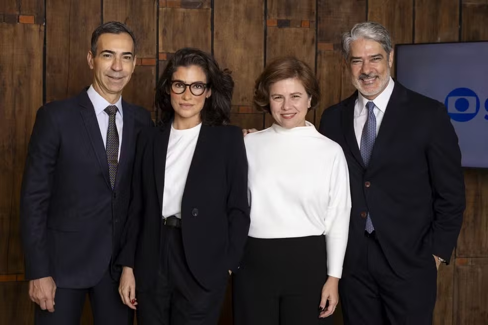 (Da esq. p/ dir.): César Tralli, Renata Vasconcellos, Cristiana Sousa Cruz e William Bonner Foto: Divulgação/TV Globo