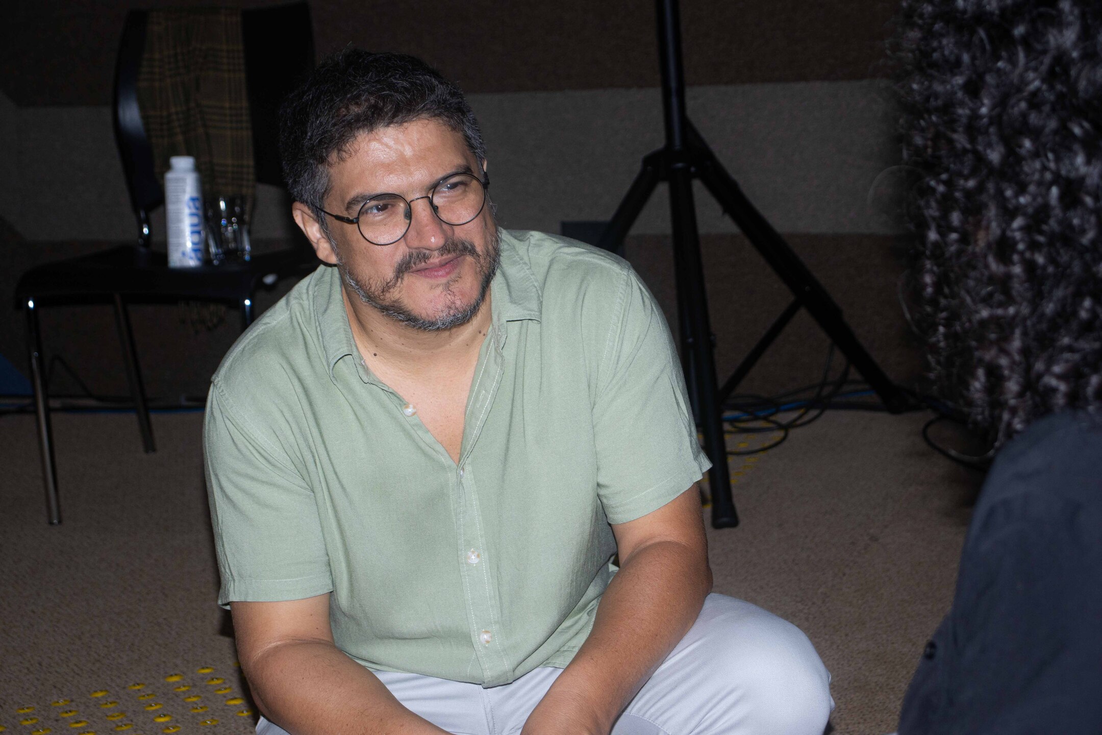 O poeta, músico e escritor Léo Mackellene (CE) ministrou o Laboratório de Escrita Terapêutica com o tema Escritas de si, Narrativas do eu. Co-fundador da 1ª Escola de Escrita Criativa do Ceará. Foto: Rogério Medeiros