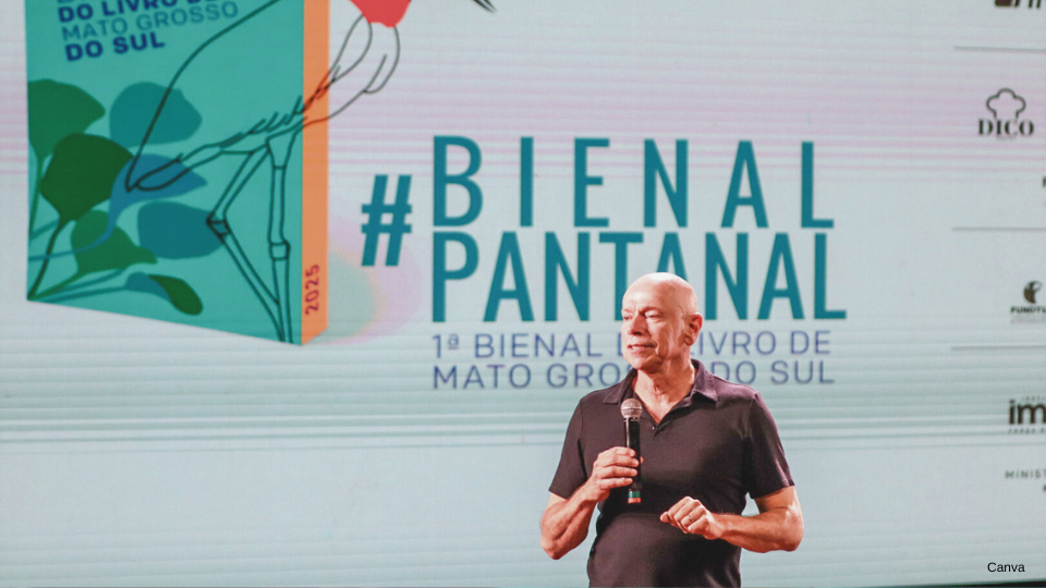 Leandro Karnal é doutor em História Social pela USP, membro da Academia Paulista de Letras e professor da Unicamp. Ele ministrou a palestra 'O mundo líquido e a inteligência artificial  O lugar da ética' na 1ª Bienal do Livro de MS.  Foto: Rogério Gomes 