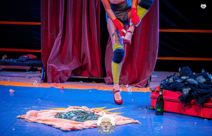 Palha&ccedil;a fazendo seu espet&aacute;culo na a&ccedil;&atilde;o cultural | Foto: Vaca Azul