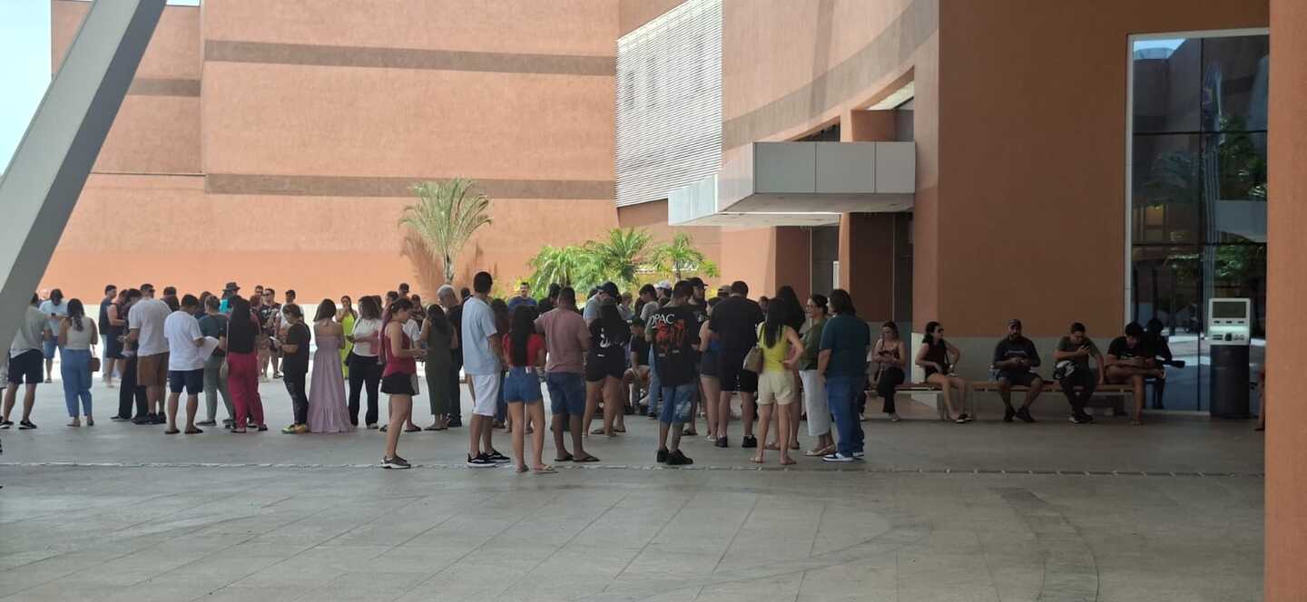 Fila externa do shopping para compra de ingresso | Foto: Divulga&ccedil;&atilde;o