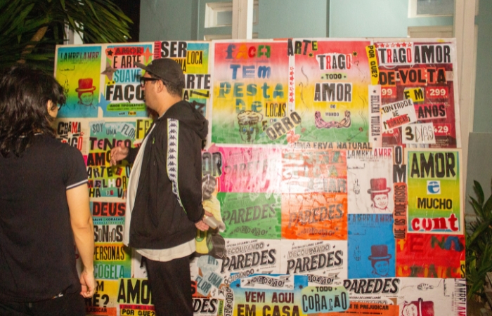 Mural de atividades dos alunos da oficina | Foto: Hanna de Souza