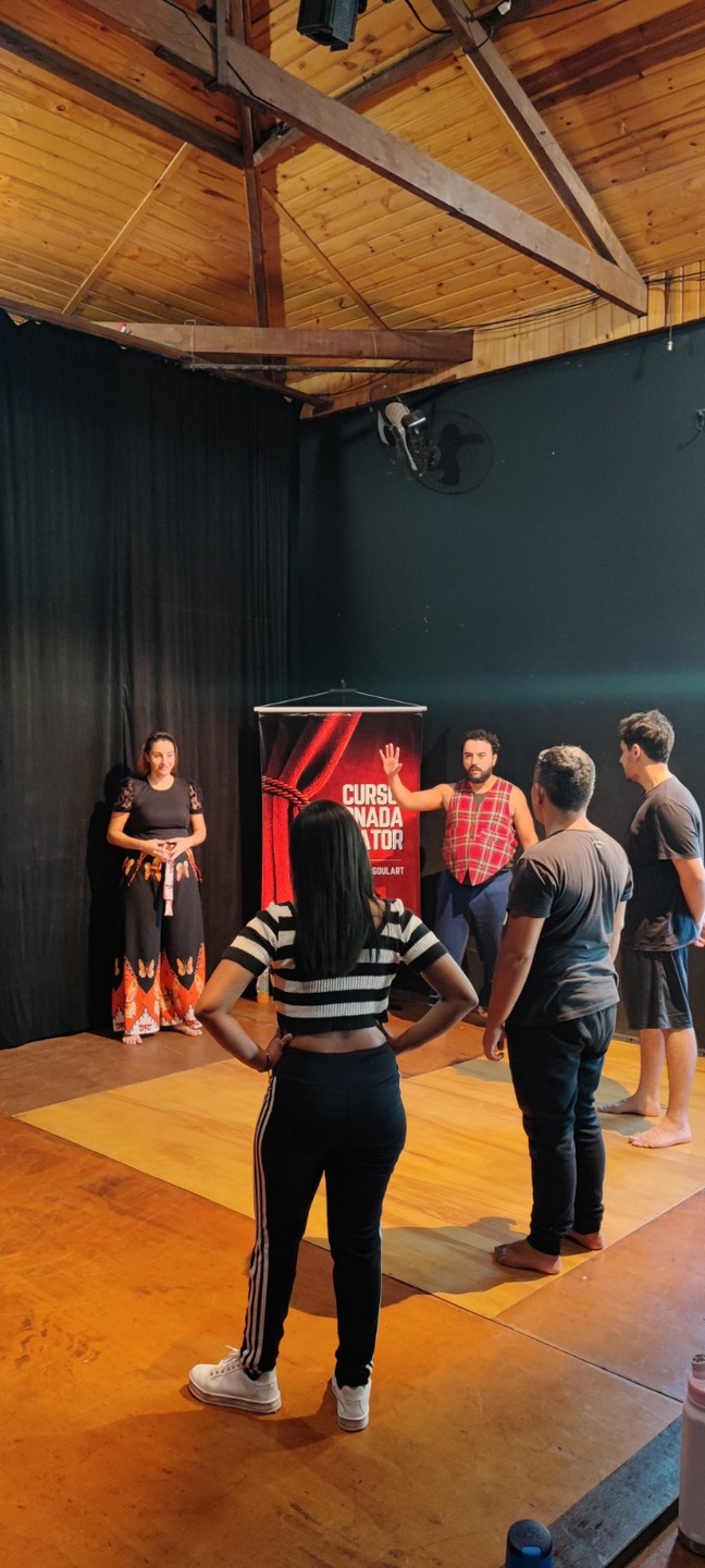 Alunos do Curso Jornada do Ator em aula | Foto: Bruno Pissurno