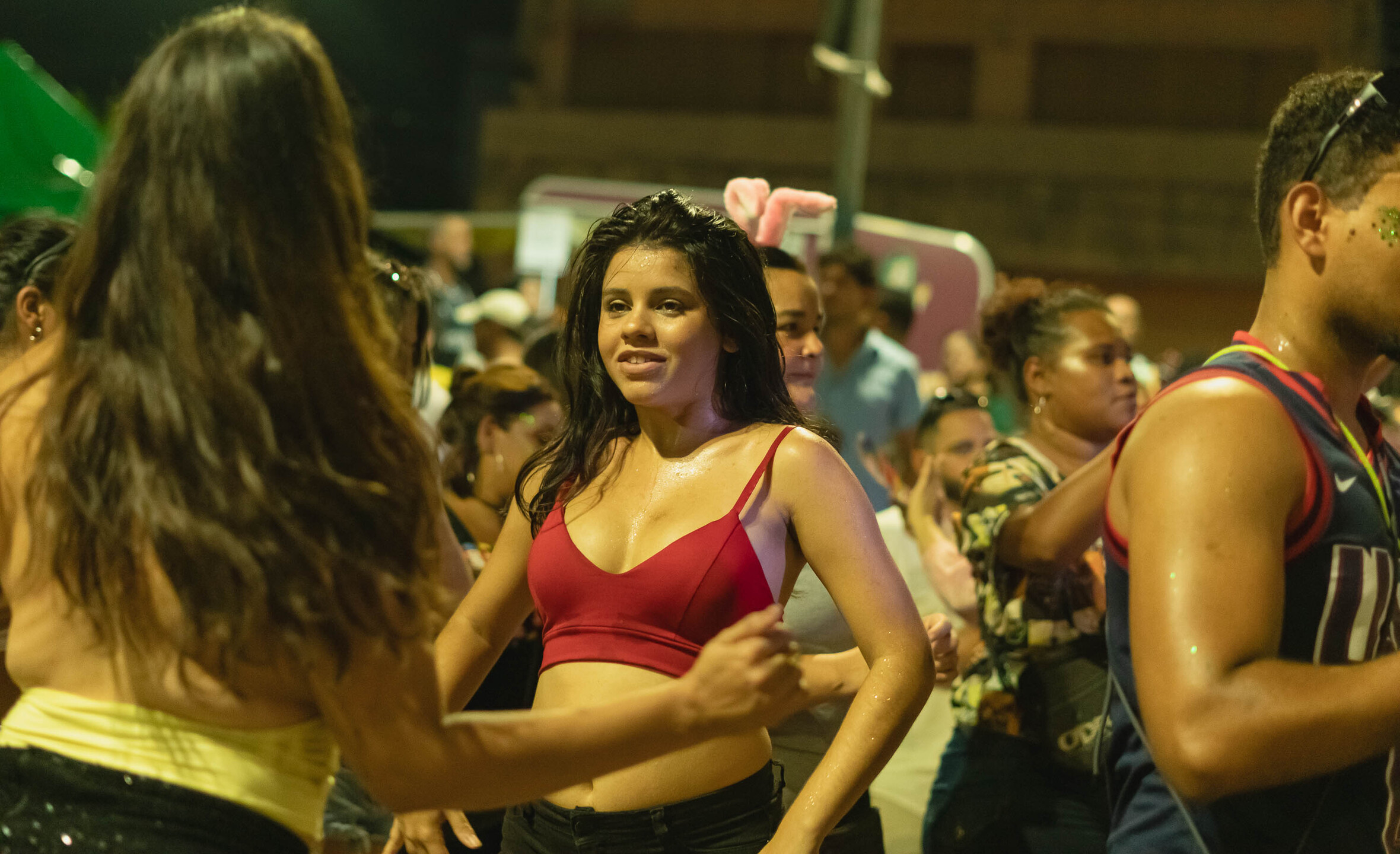 Mulheres se divertem em seguran&ccedil;a no Bloco Calcinha Molhada. Foto: Tero Queiroz 